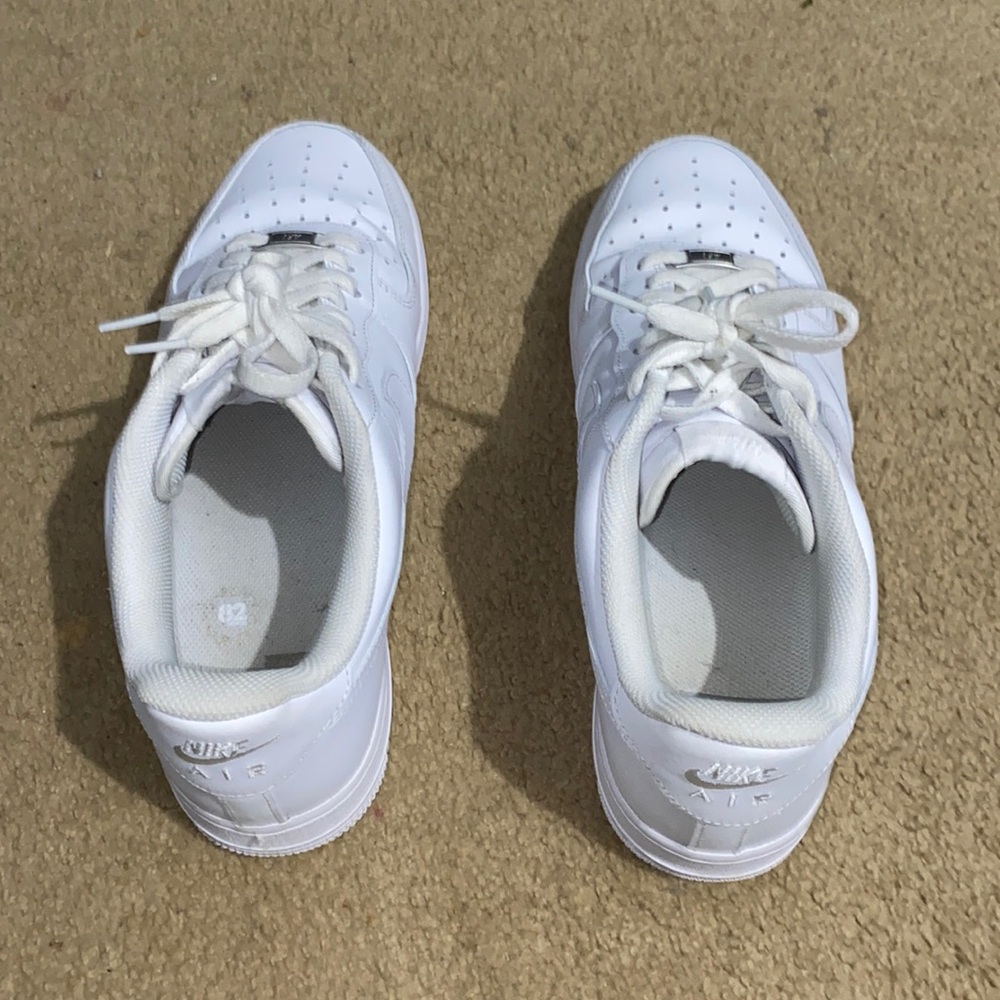 Air Force 1 in good condition used creases on front